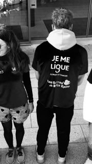 🎀 Un ruban vu du ciel, un message d’espoir sur terre.
Aujourd’hui, les athlètes du Triathlon Club des 3 Provinces se sont réunis devant la mairie de Saint-Hilaire-du-Harcouët pour courir, pédaler et nager ensemble contre le cancer du sein.
Une belle vague de solidarité captée depuis le ciel 💗
Merci à tous les participants, bénévoles et partenaires pour cette énergie incroyable ✨
#OctobreRose c’est bien plus qu’un mois, c’est un élan collectif pour la vie 🌸
📍 Saint-Hilaire-du-Harcouët
🎬 Vidéo drone : SNK Studio @antoine_photographe_de_mariage
🤝 Soutien : @triathlon_club_3_provinces
#OctobreRose #Solidarité #CancerDuSein #Prévention #Triathlon #SaintHilaireDuHarcouet #DroneVideo #SportEtSanté #SNKStudio #TriathlonClub3Provinces #RubanRose #EnsembleContreLeCancer #EvenementSportif #Normandie #DroneFrance #PhotographeNormandie #VideoDrone #EngagementSolidaire