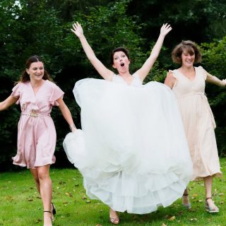 Il y a les photos posées…
Et puis il y a les vraies.
C’est ça que j’aime capturer.
Avec moi, pas besoin de savoir “poser” — je m’en charge 😉
Une ou deux blagues, et très vite… vous m'oubliez et vous êtes vous-mêmes. Naturels, détendus, heureux.
C’est dans ces moments-là que naissent les plus belles photos : celles qui vous ressemblent vraiment.
📸 SNK Studio – Photographe de mariage - en Normandie et partout en France
Des photos vivantes, naturelles et pleines d’émotion
#snkstudio #photographedemariage #mariageauthentique #marieenaturelle #photographenormandie #souvenirsvivants #fousriremariage #joiedemariage #amourvrai