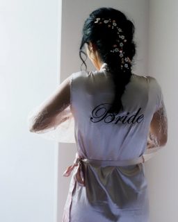 ✨ Team futurs mariés, on parle d’un truc ULTRA sous-côté : les photos de préparatifs !
Spoiler : ce n’est pas « juste » du maquillage et des lacets de chaussures… 👀
C’est le moment où tout commence :
💍 les premiers fous rires
💄 les coulisses du glam'
🎉 la petite dose de stress (coucou les témoins qui courent partout)
✨ et l’excitation qui explose avant le “OUI”
Franchement ?
Ces photos font partie de celles que vous regarderez le plus après le mariage.
Elles sont vraies, fun, spontanées… et elles racontent votre journée comme un film 🎬
Et en bonus : votre moitié découvre enfin ce qu’il/elle faisait pendant que vous essayiez de respirer en mettant la robe ou le noeud pap 😅
📸 Photographe de mariage en Normandie, je capture TOUT ce qui fait vibrer votre journée, dès les premiers instants.
Prêts à vivre un reportage qui commence avant même la cérémonie ?
👉 Venez en DM me parler de votre date !
#photographedemariage #weddingphotographer #moments